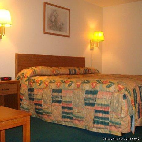 Anderson Chesterfield Travel Inn Daleville Room photo